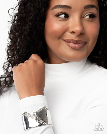 Twinkly Traverse - White  $8.00